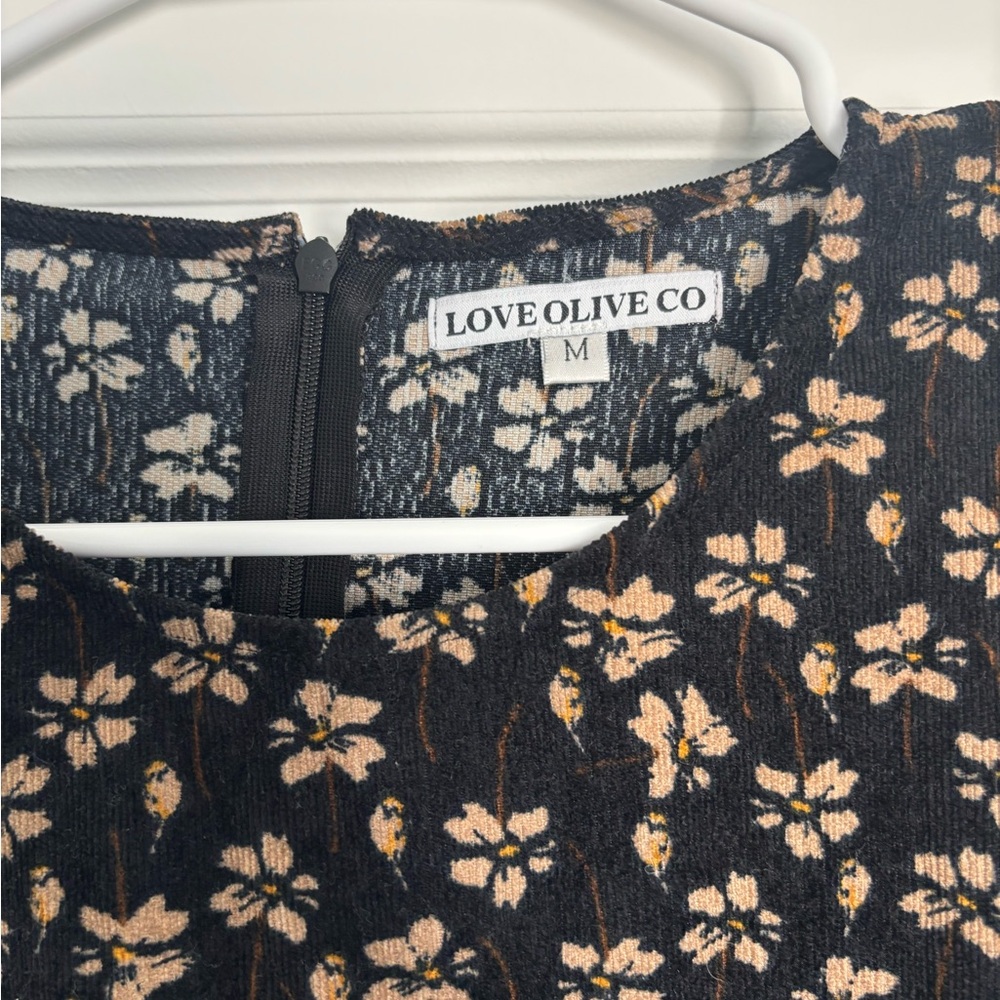 Chic Black Floral Midi Dress - Picture 2 of 6